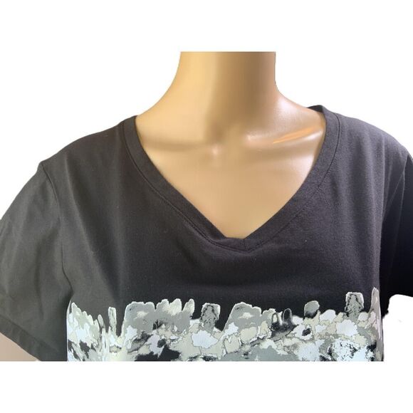 Tek Gear Black Graphic Print V-Neck Short Sleeve Casual T-Shirt Size 1X - Picture 2 of 12